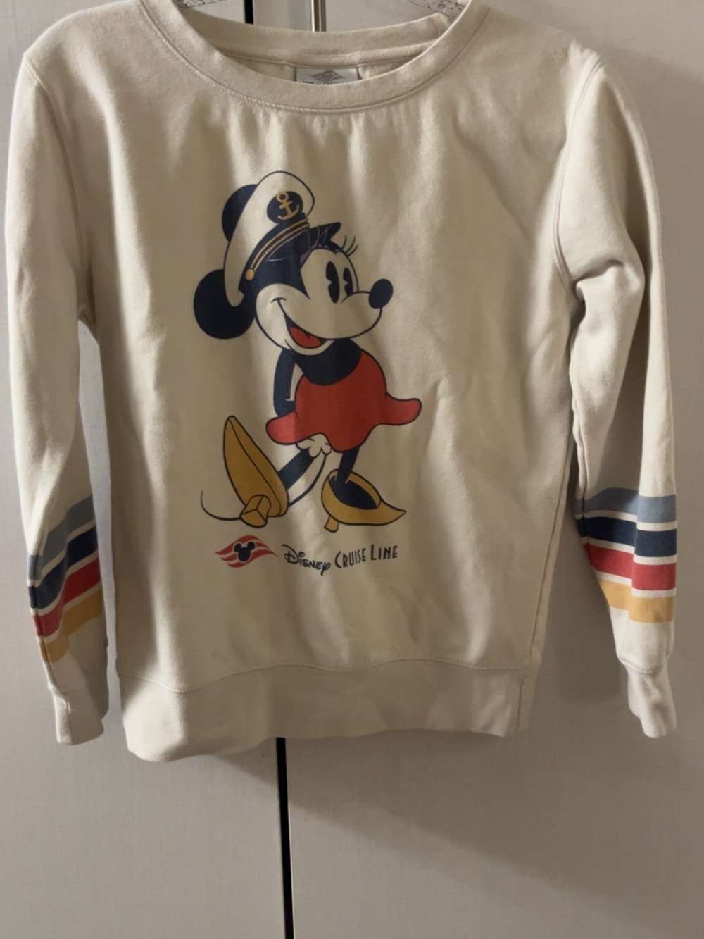 *read* Cream Minnie Mouse Cruise Line Graphic Crewneck Sweater
